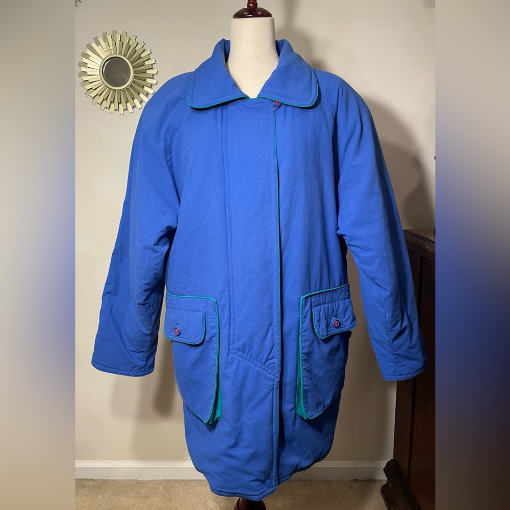 This is a great Vintage Andy Johns Coat in a size Medium.